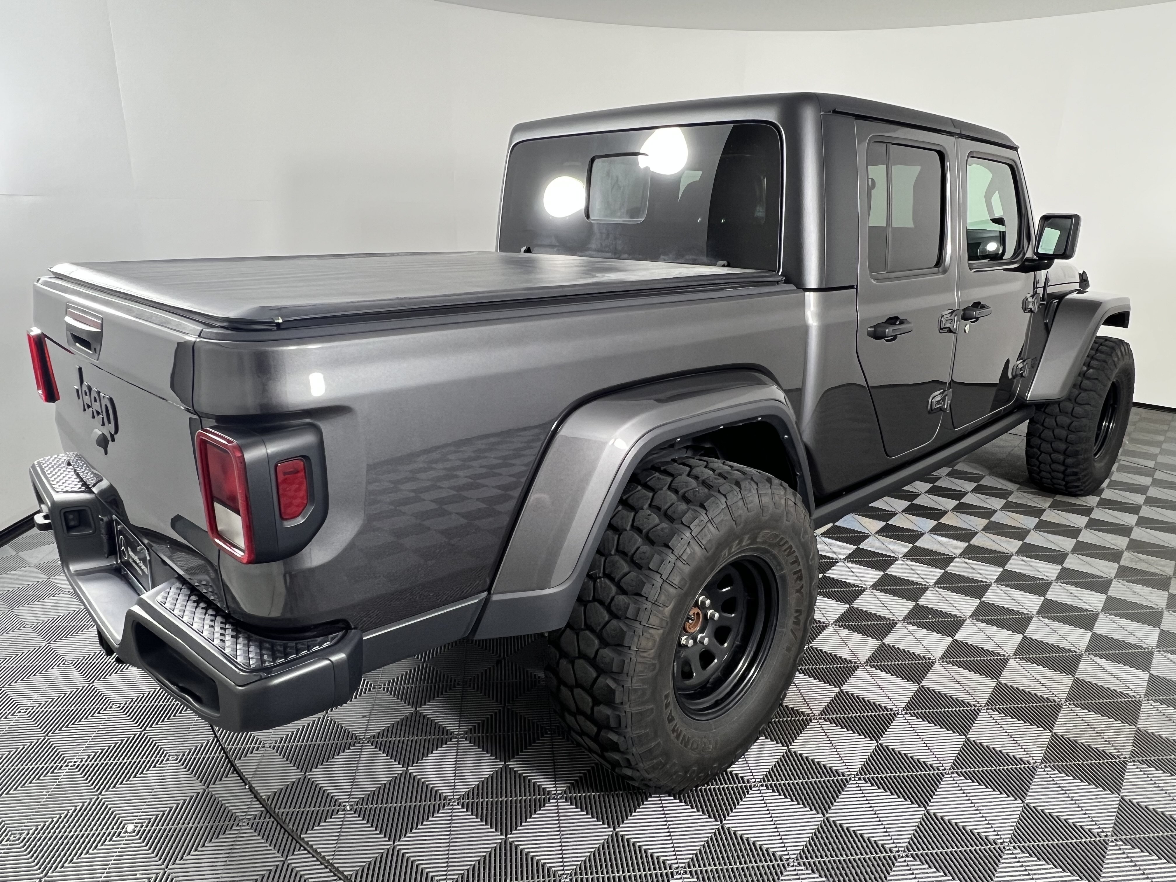 Used 2023 Jeep Gladiator Sport AWD/4WD image 12