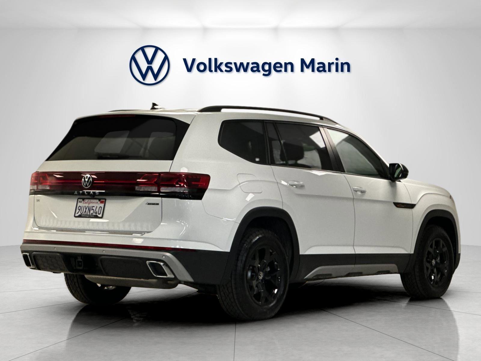 Used 2025 Volkswagen Atlas Peak Edition SE image 5