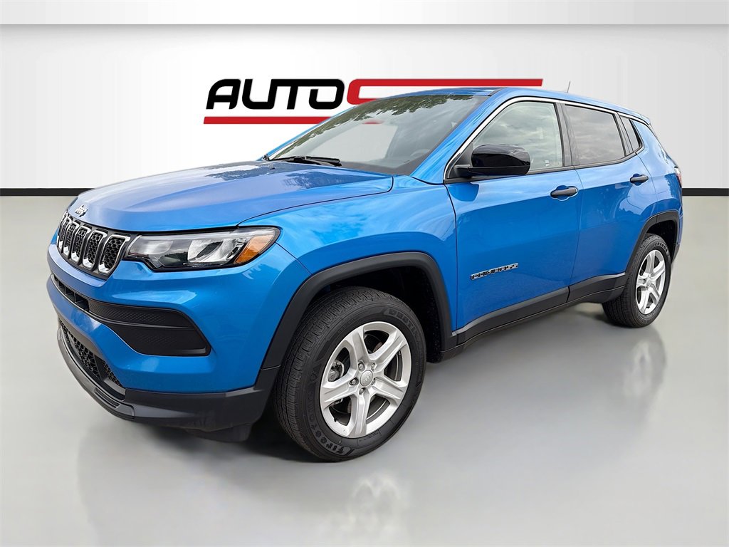 Used 2024 Jeep Compass Sport image 3
