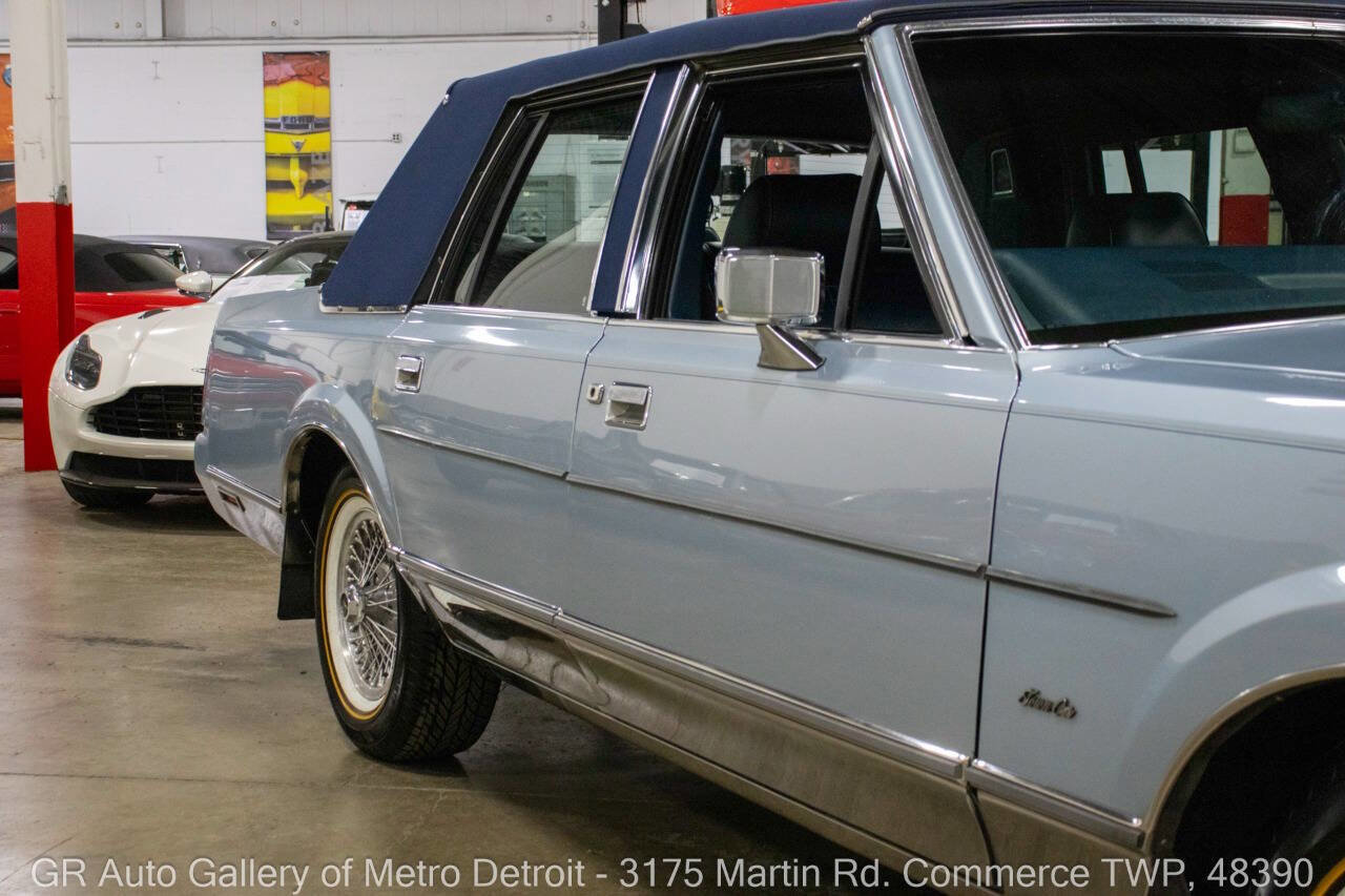 Used 1986 Lincoln Town Car image 24