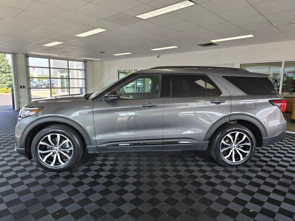 Used 2025 Ford Explorer ST-Line AWD/4WD image 6