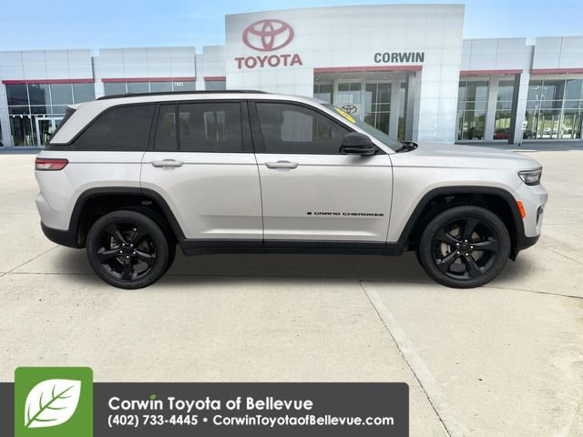 Used 2023 Jeep Grand Cherokee Altitude AWD/4WD image 6
