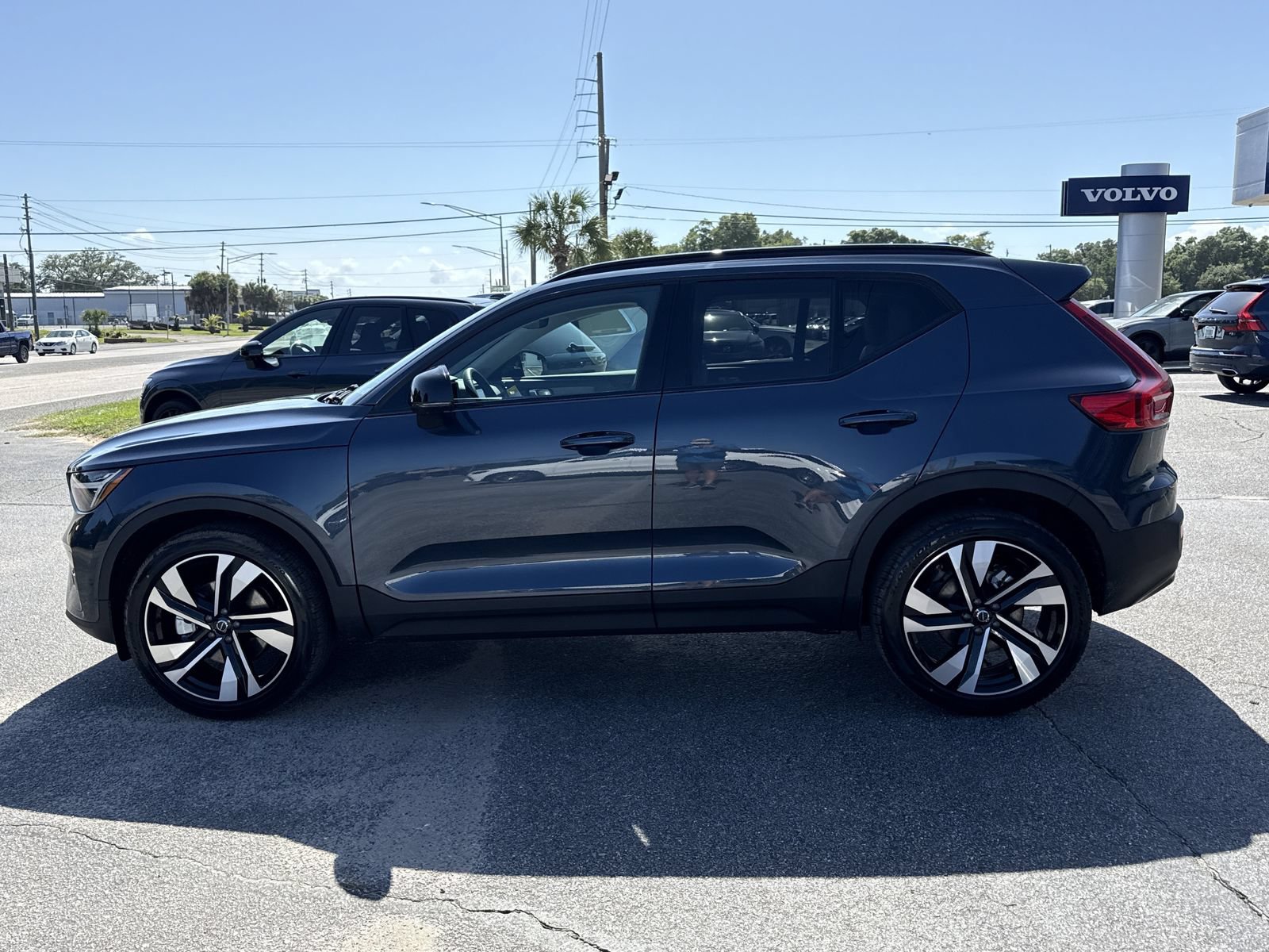 New 2026 Volvo XC40 B5 Ultra w/ Climate Package AWD/4WD image 2