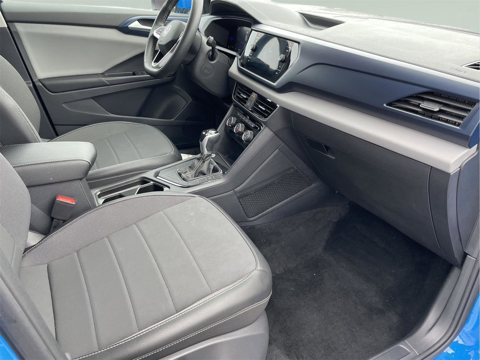 Used 2023 Volkswagen Taos SE w/ Black Wheel Package image 19