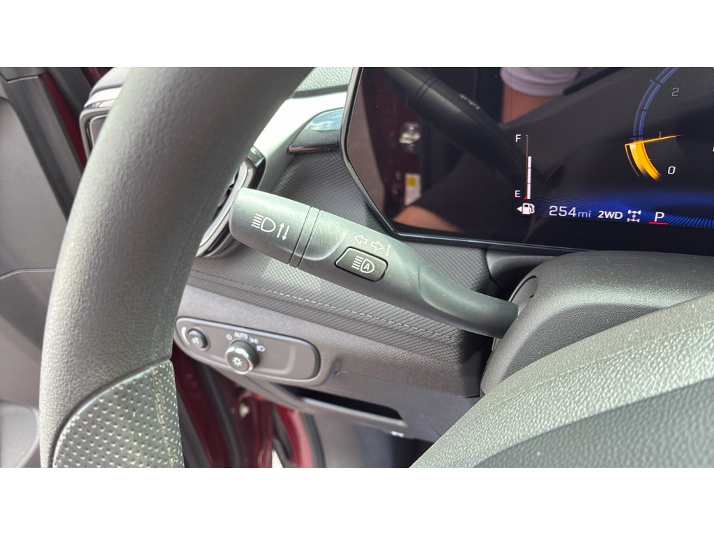 Used 2025 Chevrolet TrailBlazer LT AWD/4WD image 16