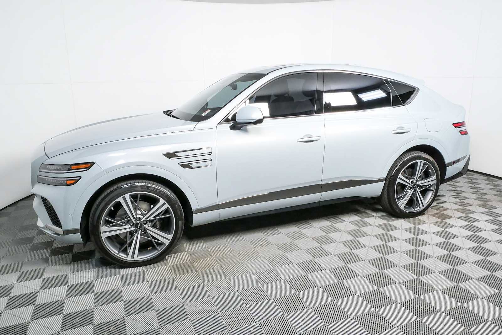 Used 2025 Genesis GV80 3.5T e-SC AWD/4WD image 32