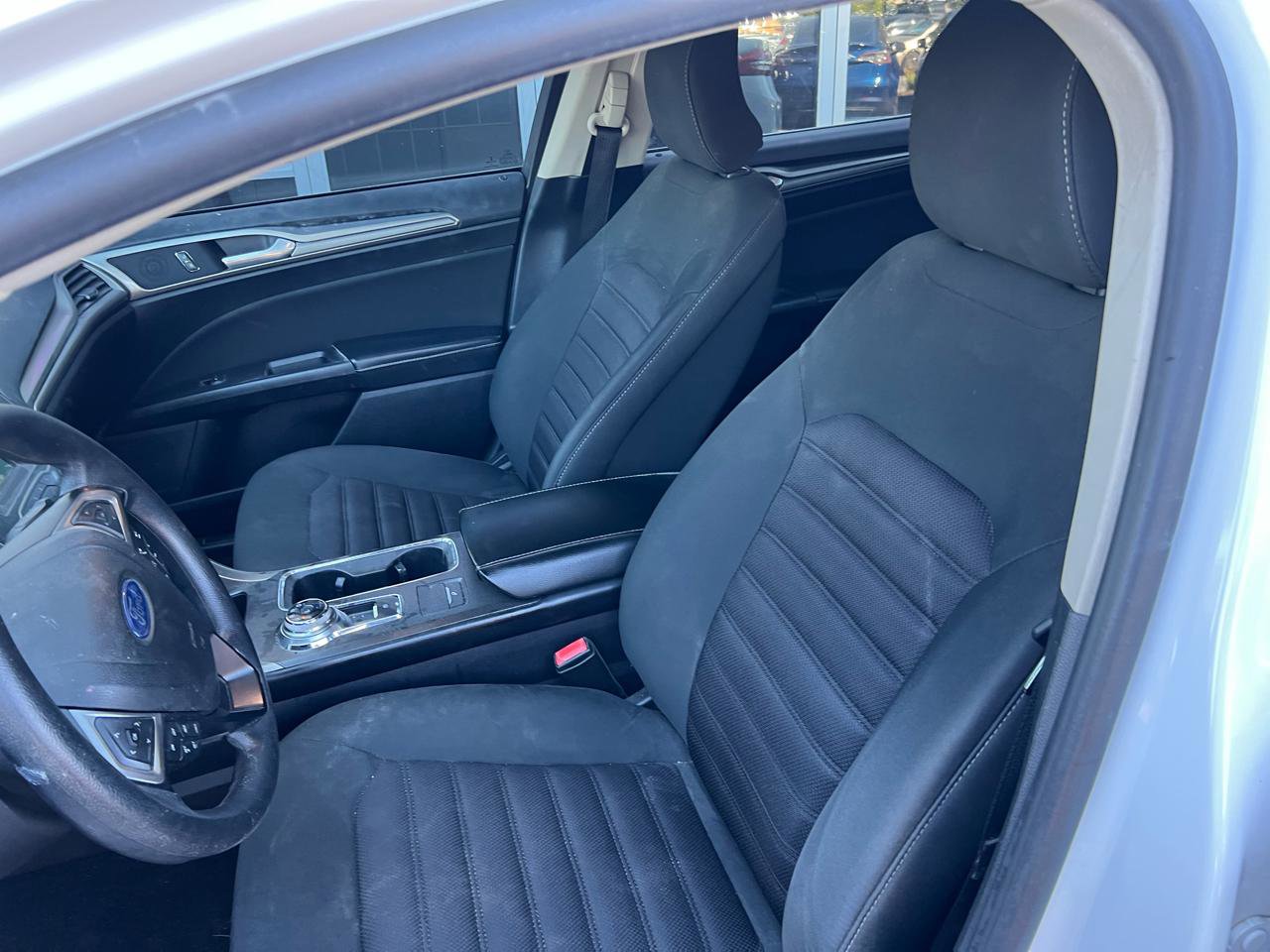 Used 2018 Ford Fusion SE FWD image 10