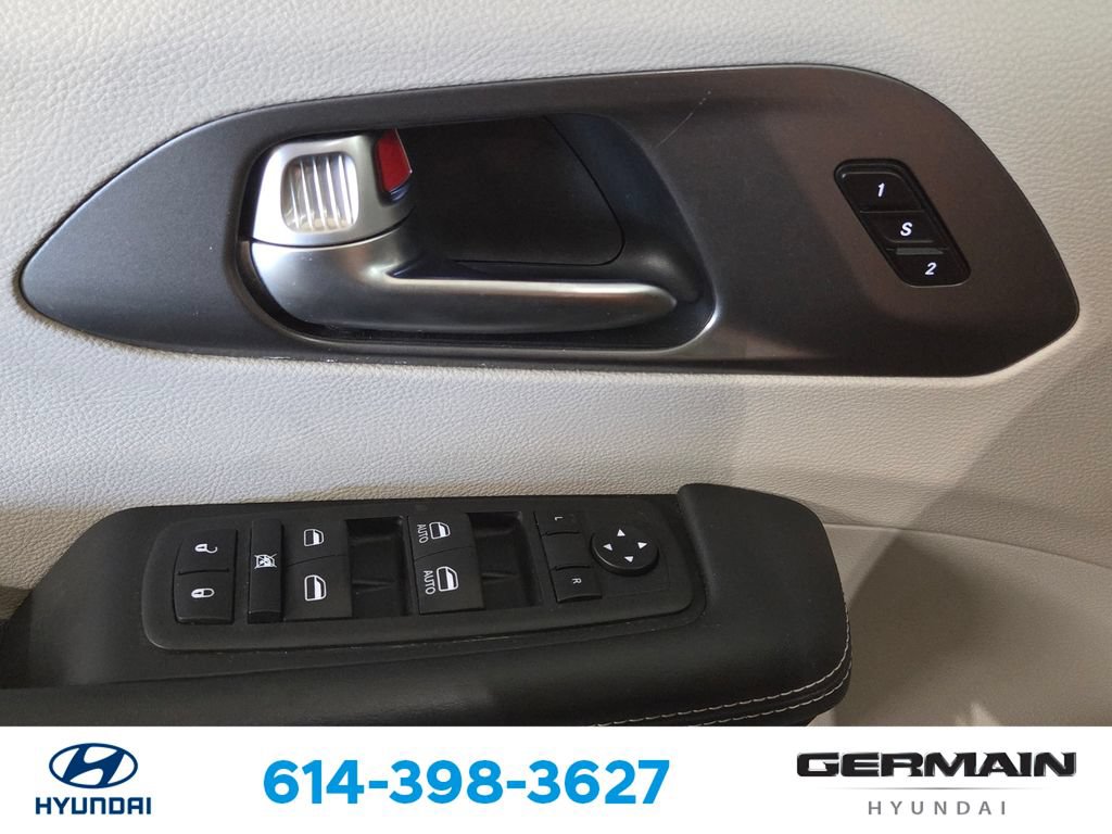 Used 2023 Chrysler Pacifica Touring-L FWD image 26