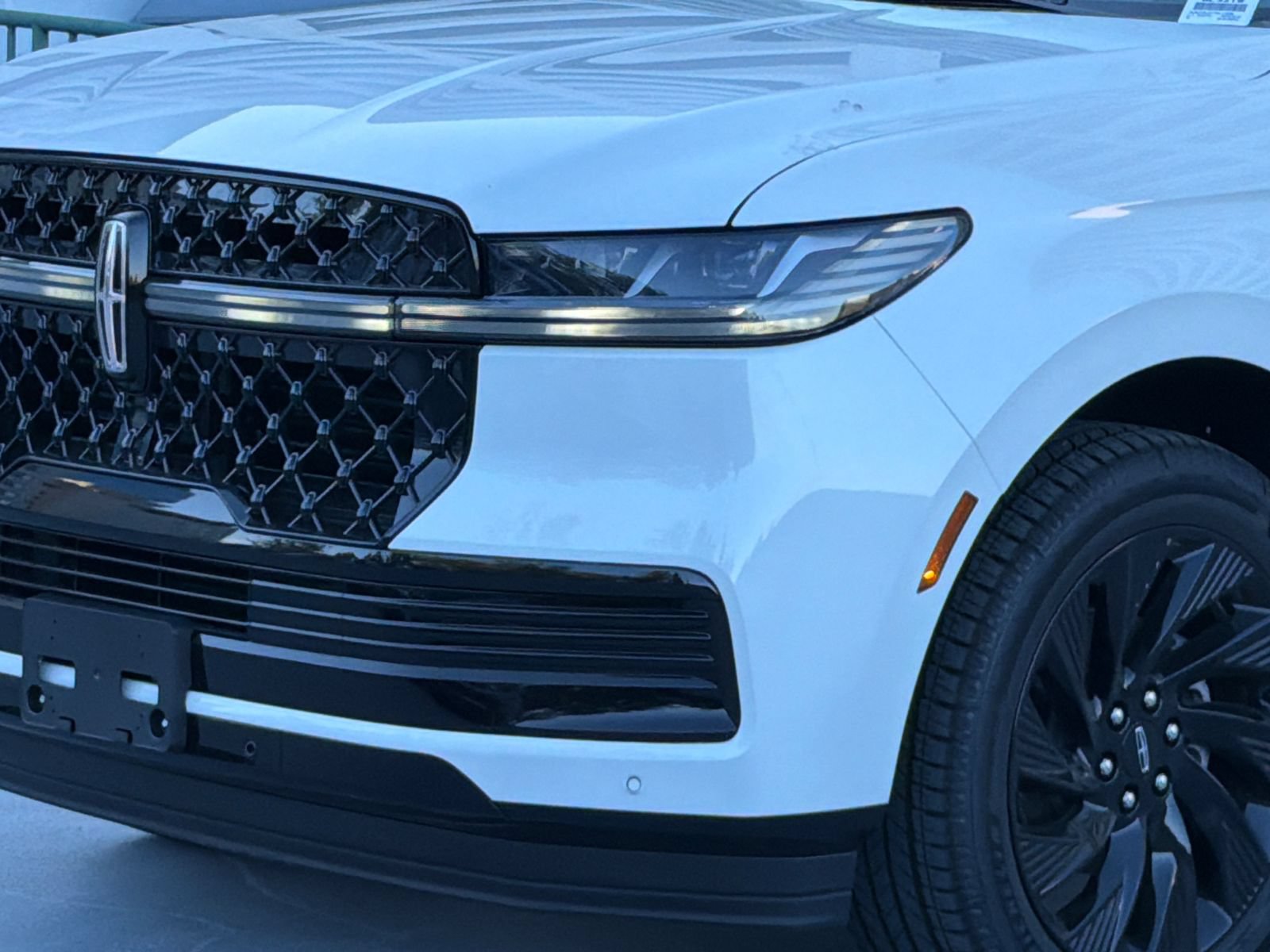 New 2026 Lincoln Navigator L Reserve w/ Jet Appearance Package AWD/4WD image 2