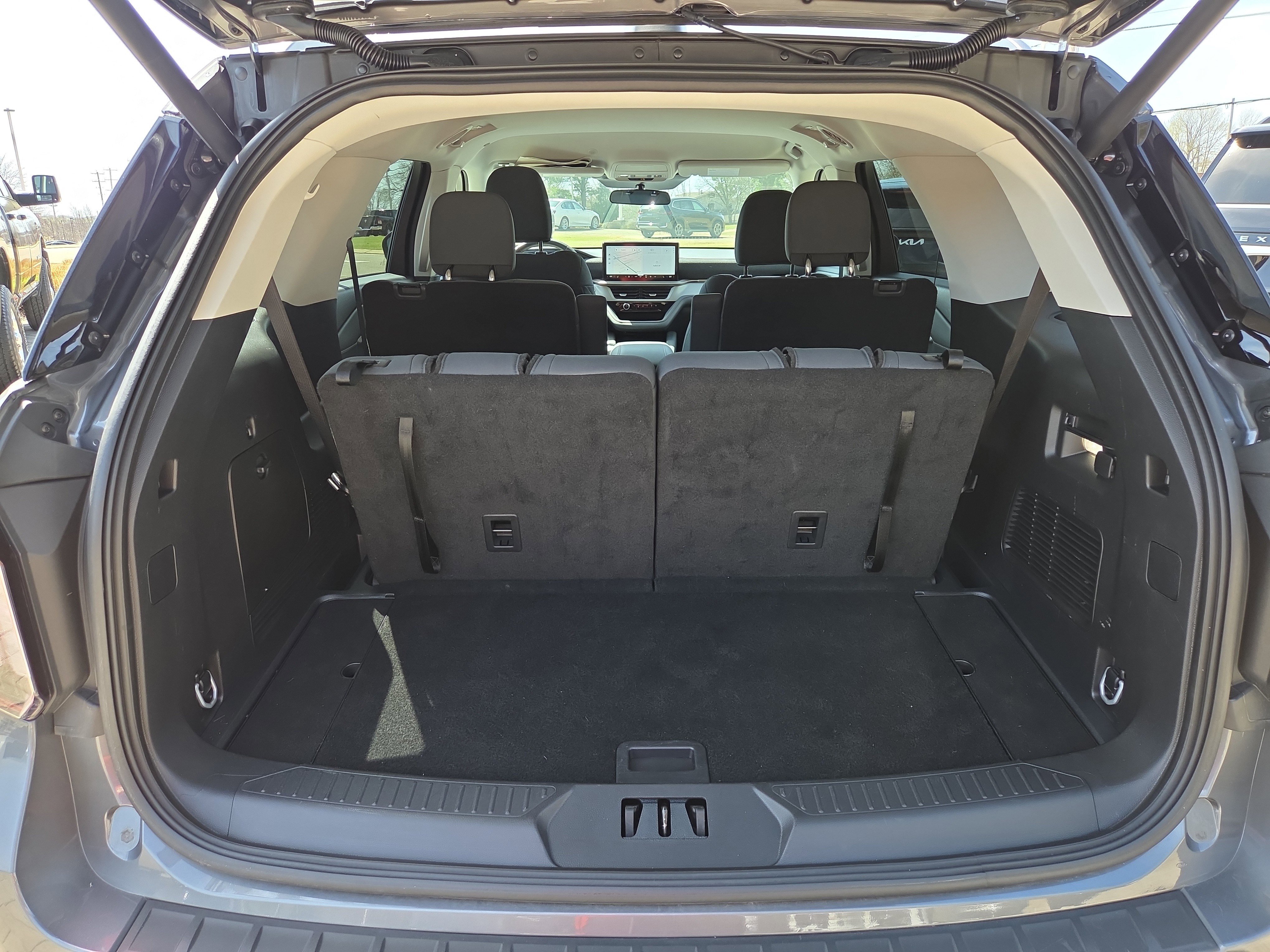 Used 2025 Ford Explorer Active image 10