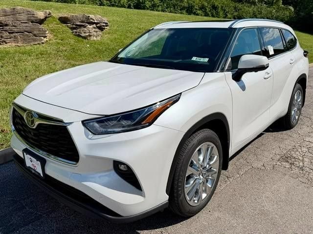 New 2026 Toyota Highlander Limited AWD/4WD image 2