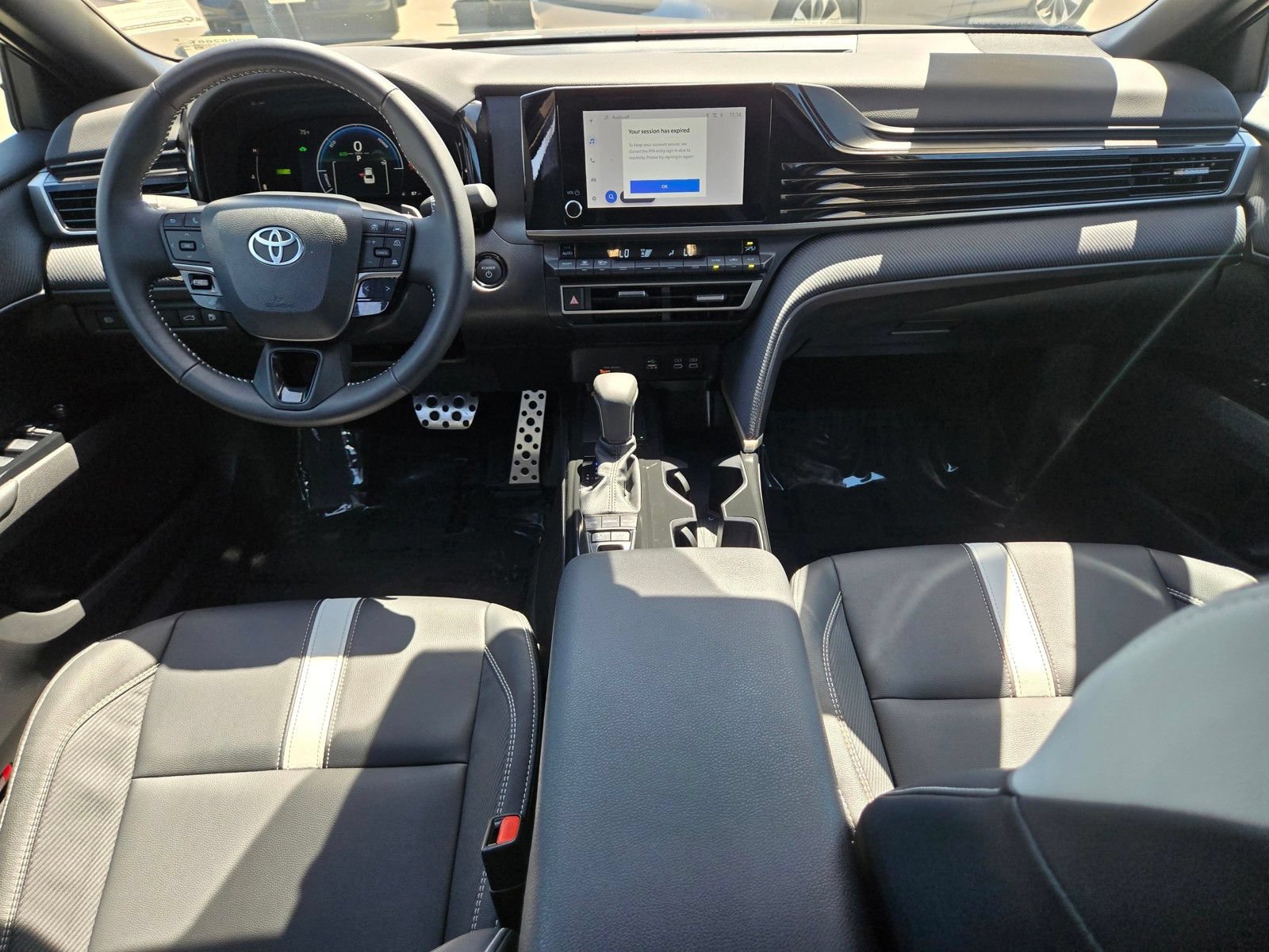 Used 2025 Toyota Camry SE w/ Convenience Package FWD image 19