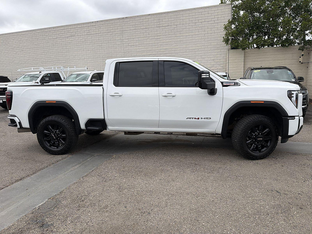 Used 2025 GMC Sierra 2500 AT4 AWD/4WD image 4