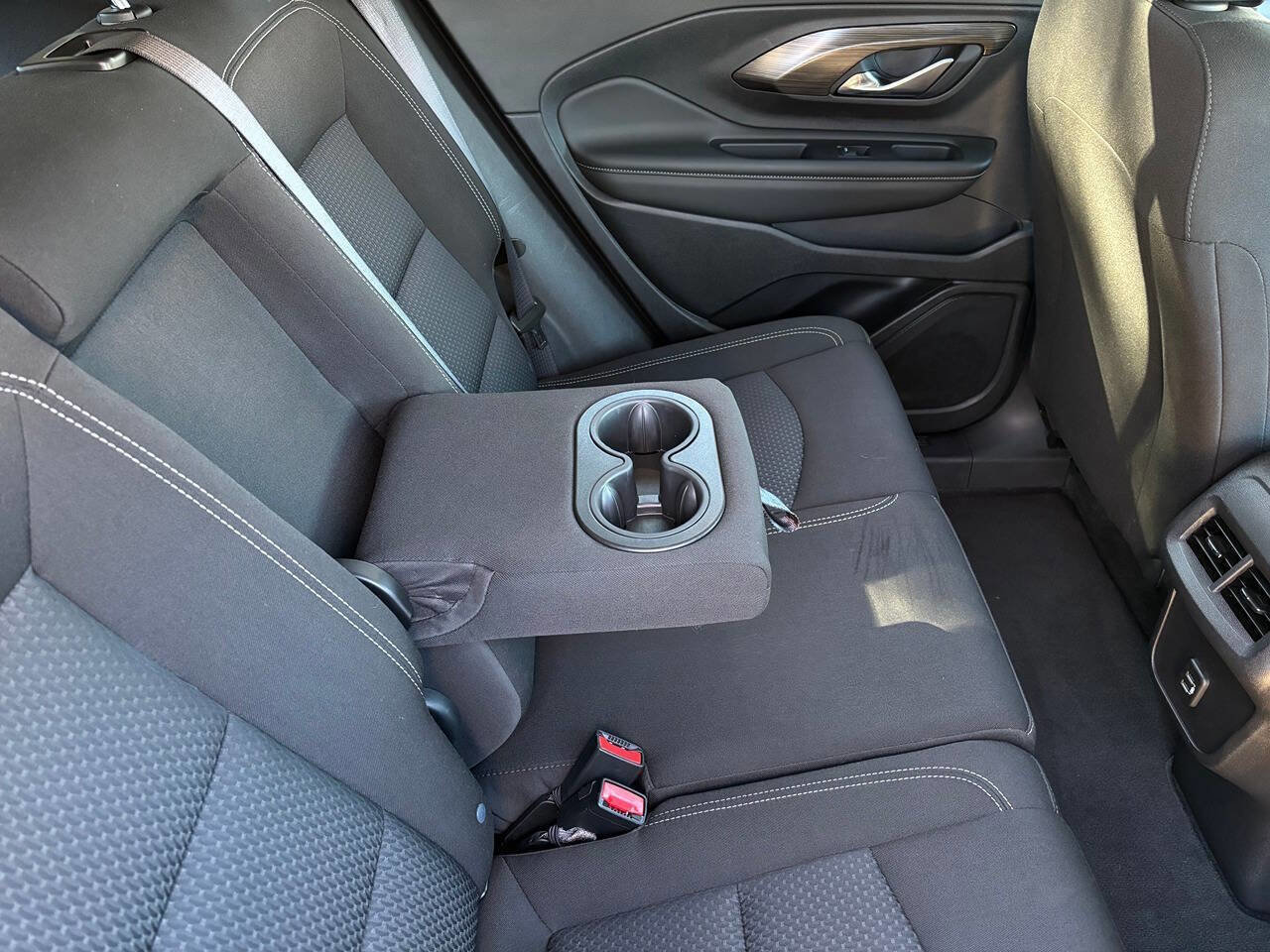 Used 2024 GMC Terrain SLE image 17
