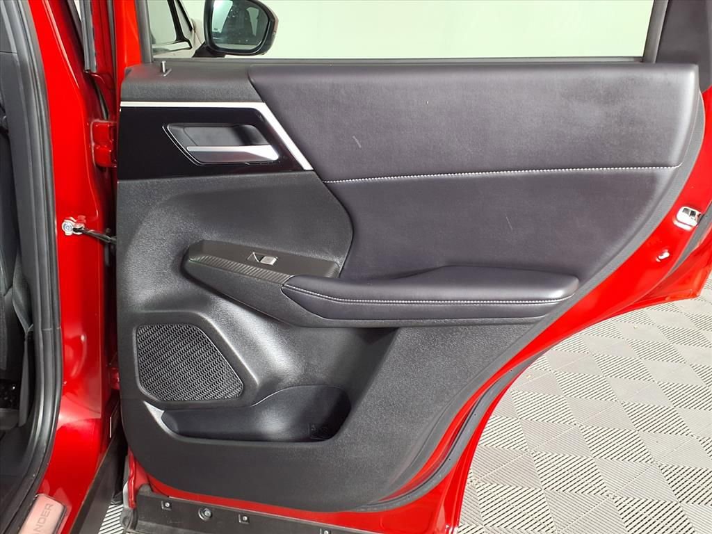 Used 2024 Mitsubishi Outlander SE image 10