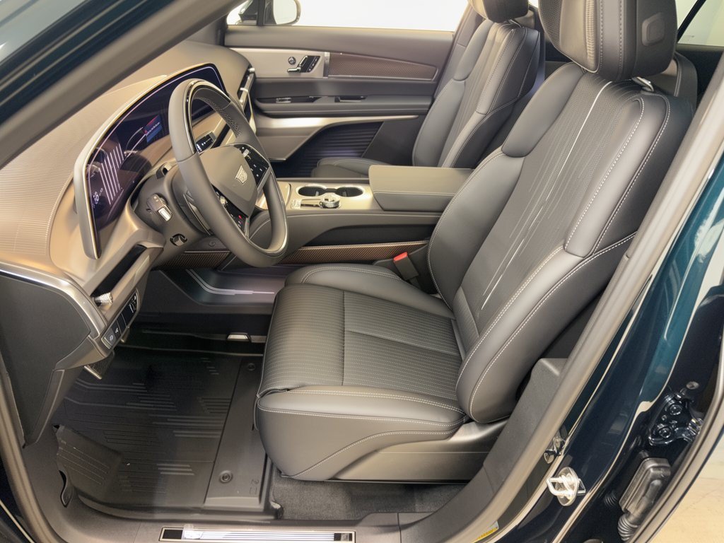 New 2027 Cadillac Vistiq Luxury w/ LPO, Floor Liner Package AWD/4WD image 5