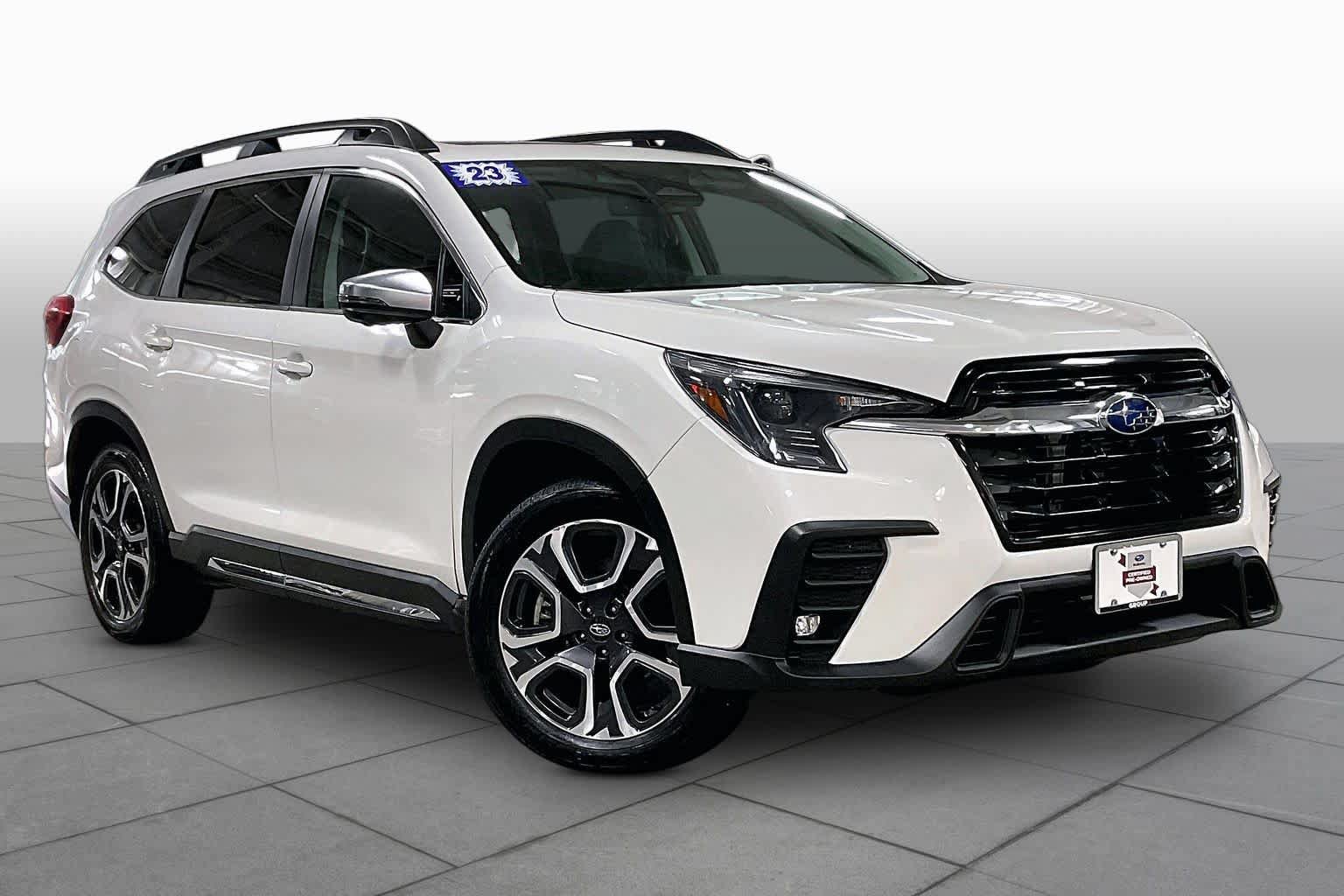 Used 2023 Subaru Ascent Limited w/ Technology Package AWD/4WD image 3