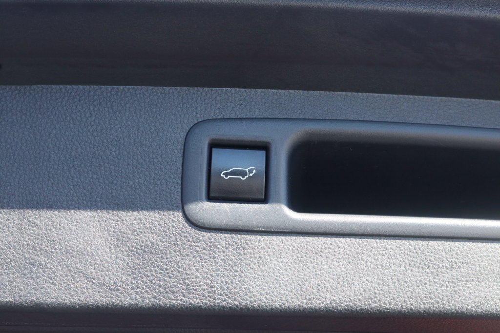 Used 2022 Toyota Highlander XLE AWD/4WD image 14
