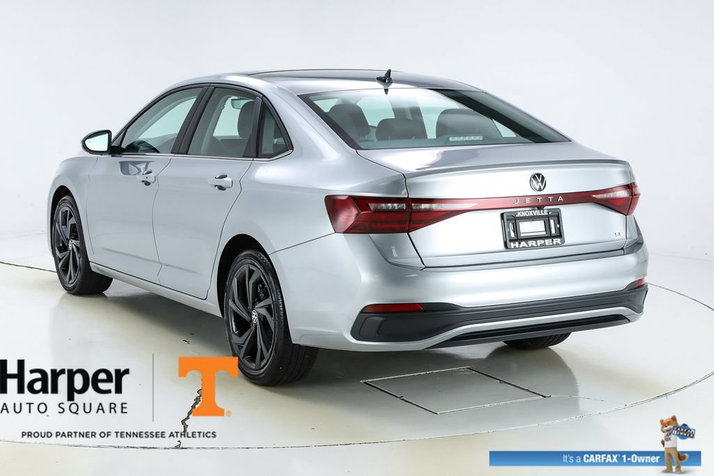 Used 2025 Volkswagen Jetta SE w/ Sunroof Package FWD image 7