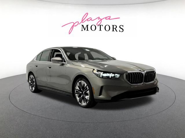 Certified 2026 BMW i5 eDrive40 w/ Premium Package AWD/4WD image 4