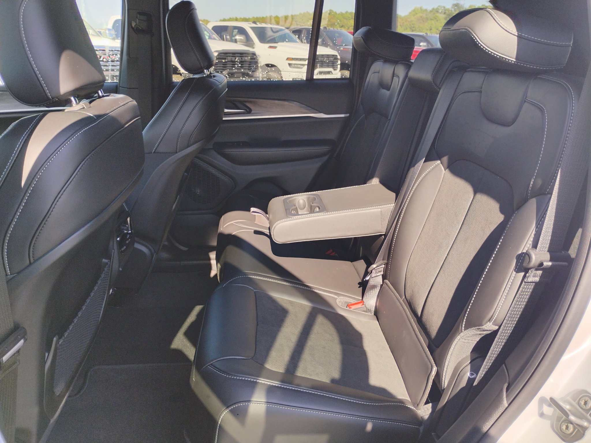 New 2027 Jeep Grand Cherokee Altitude AWD/4WD image 16