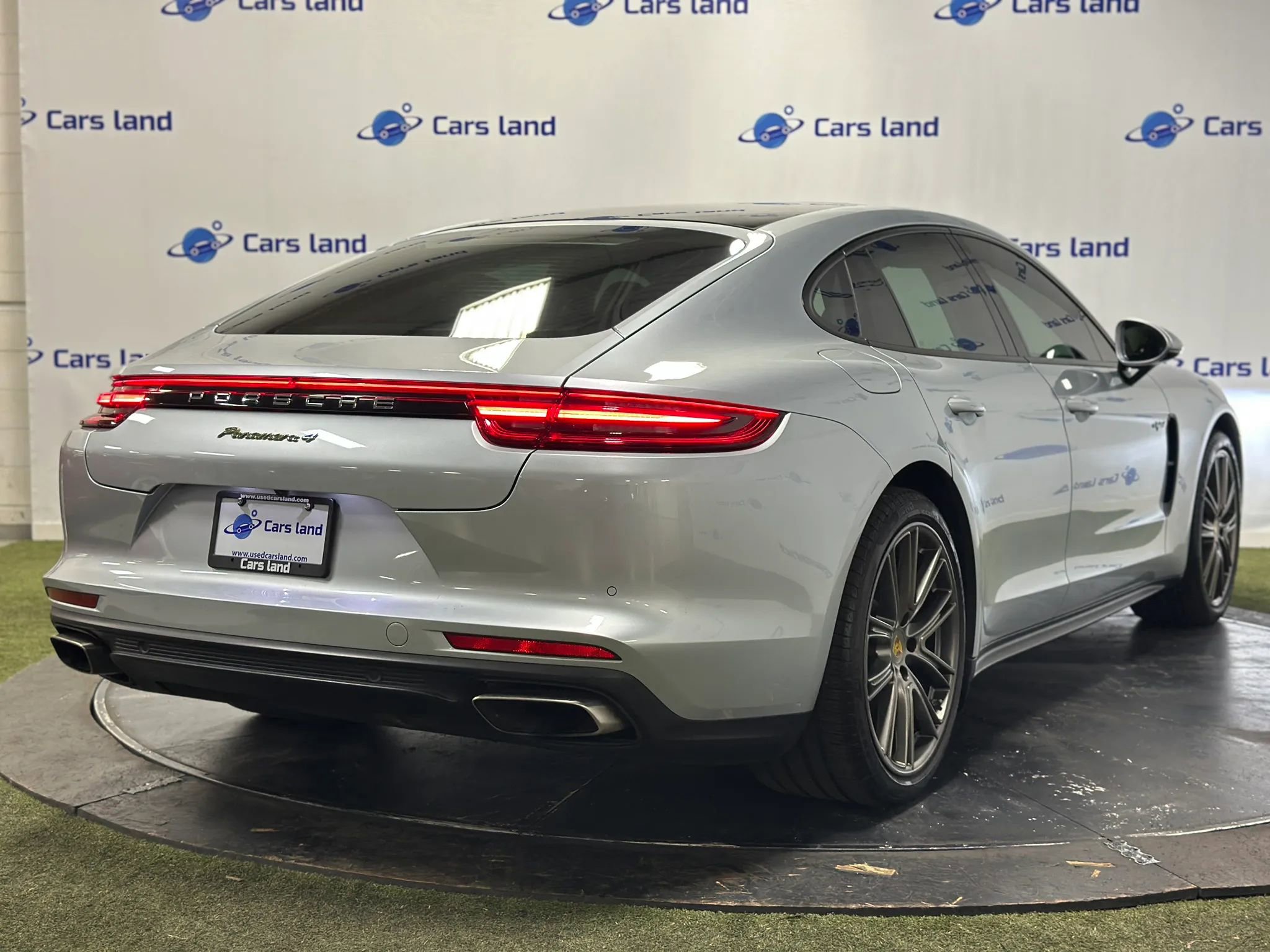Used 2018 Porsche Panamera 4 w/ Premium Package Plus AWD/4WD image 3