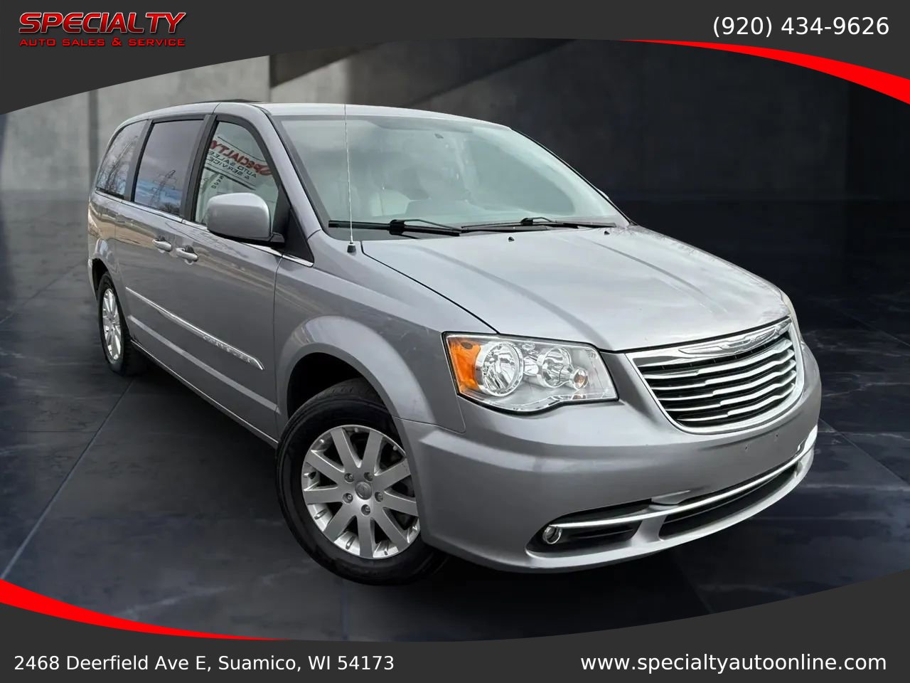 Used 2013 Chrysler Town & Country Touring FWD image 2
