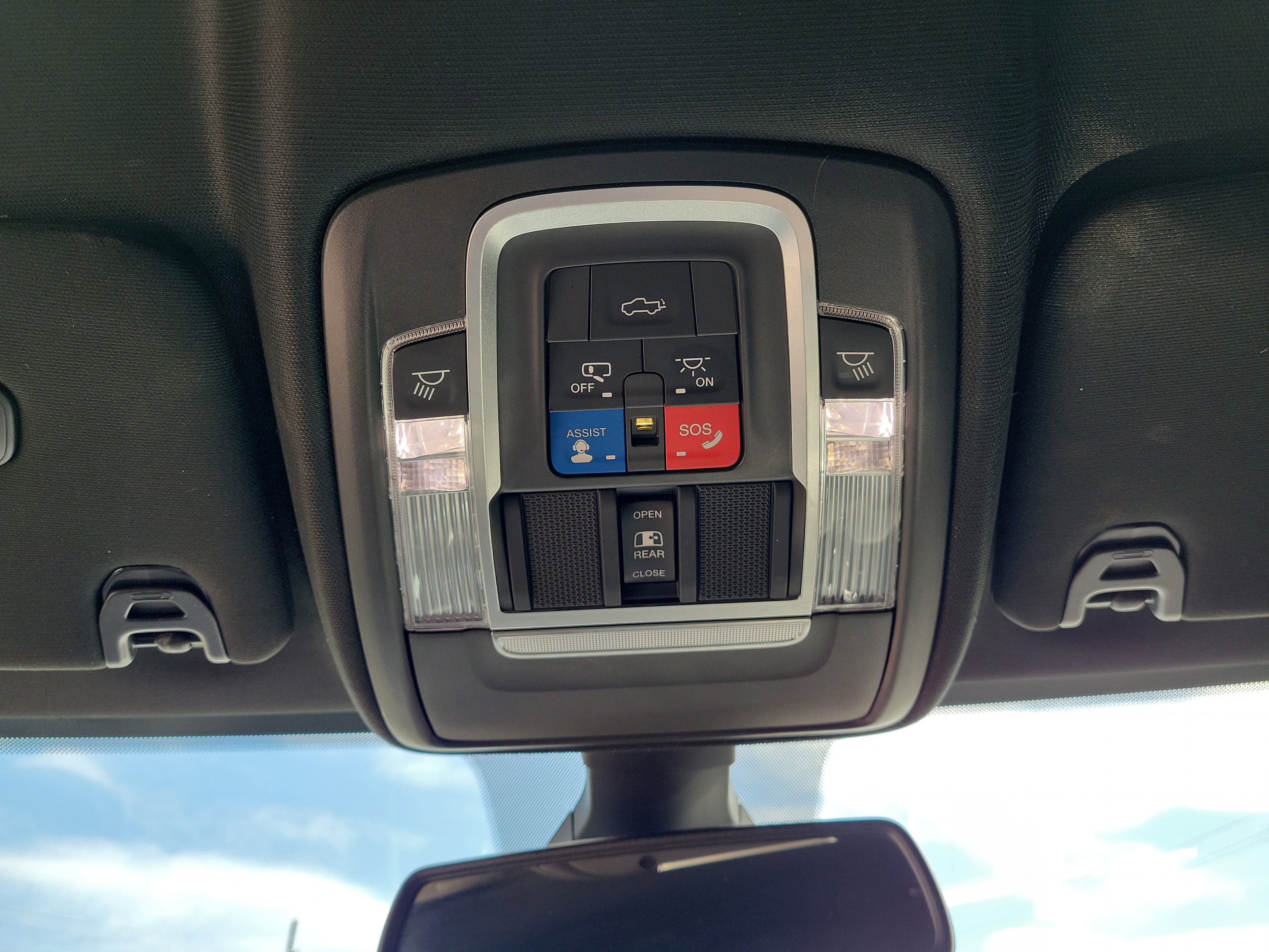 Used 2019 RAM 2500 Laramie w/ Black Appearance Package AWD/4WD image 30