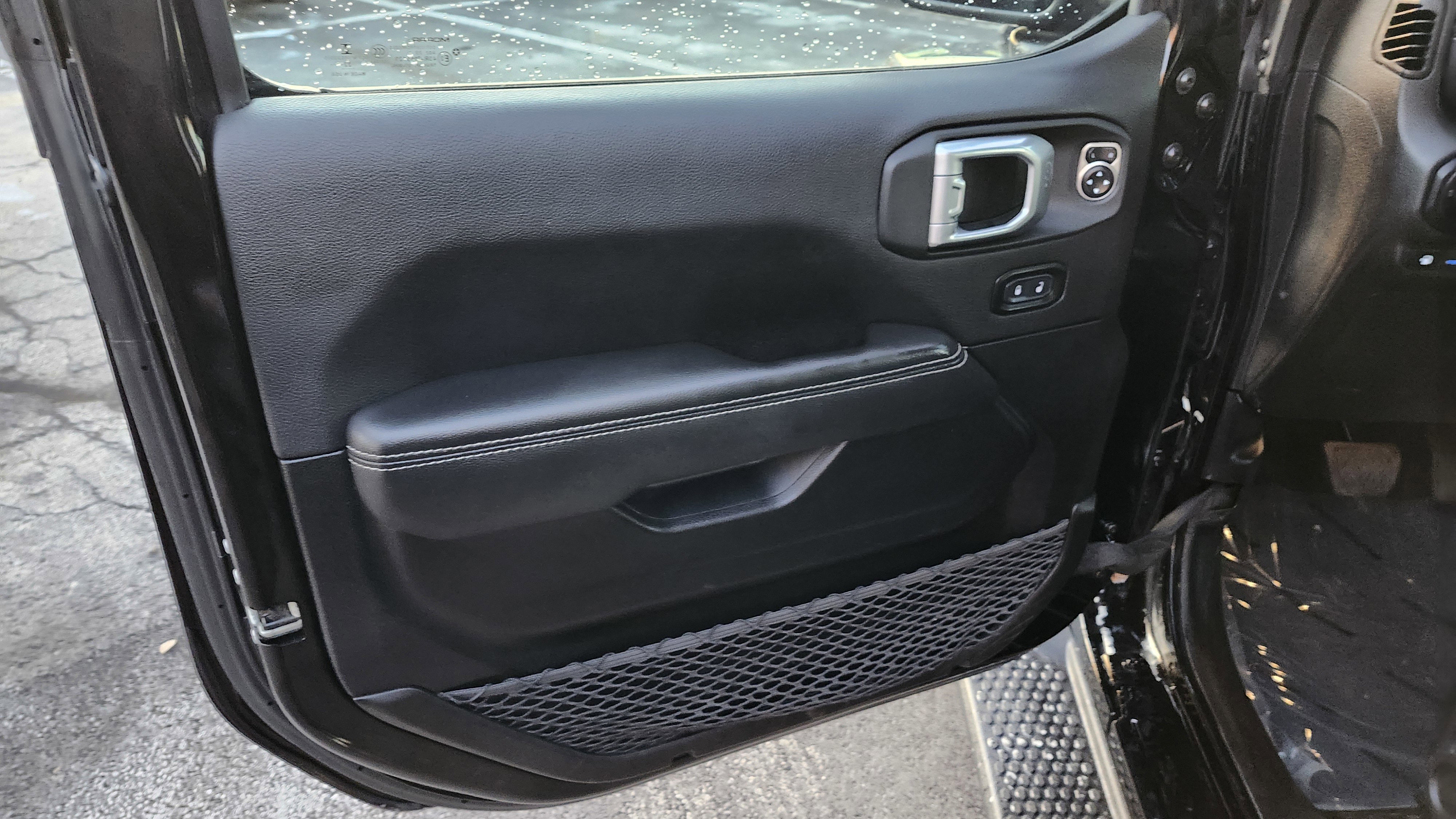 Used 2022 Jeep Wrangler Unlimited Sahara w/ Cold Weather Group image 25