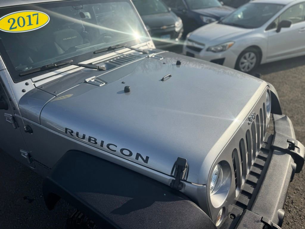 Used 2017 Jeep Wrangler Unlimited Rubicon w/ Connectivity Group AWD/4WD image 14