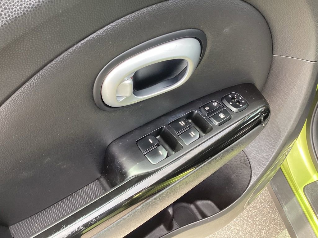 Used 2015 Kia Soul + w/ Primo Package FWD image 11