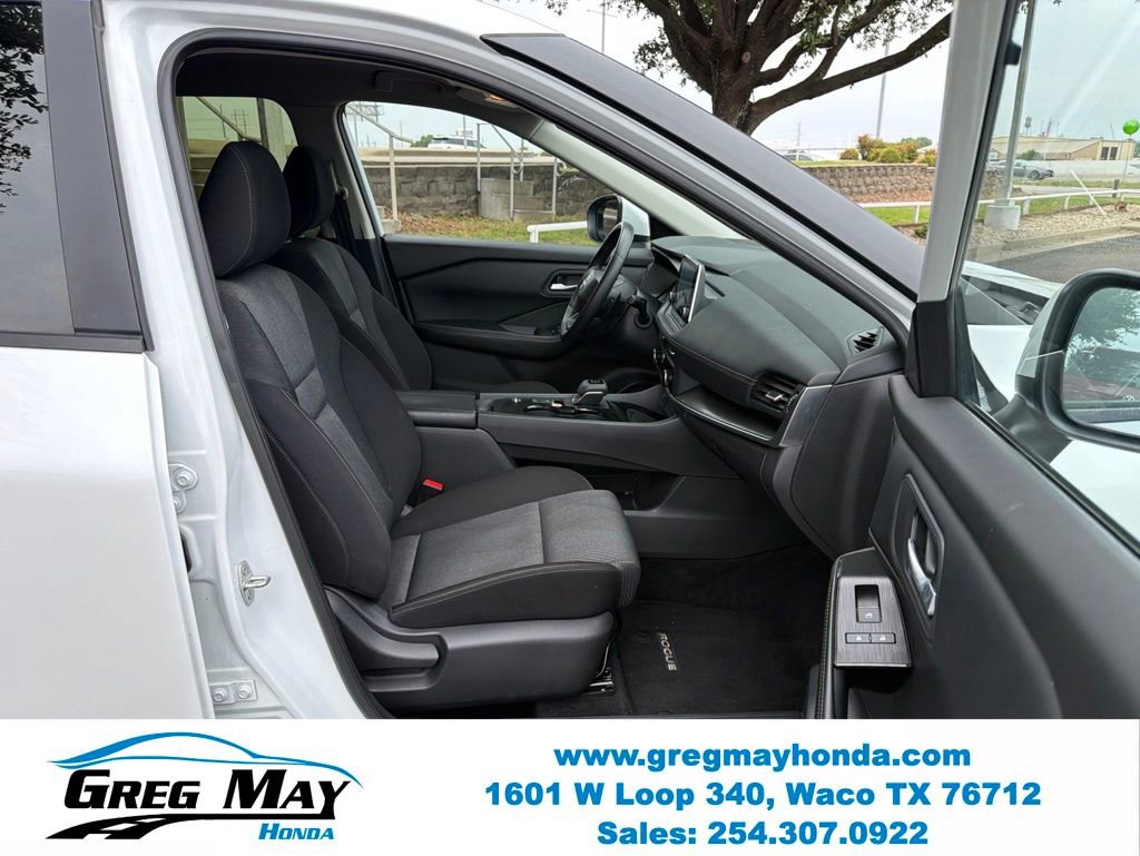 Used 2025 Nissan Rogue SV FWD image 32