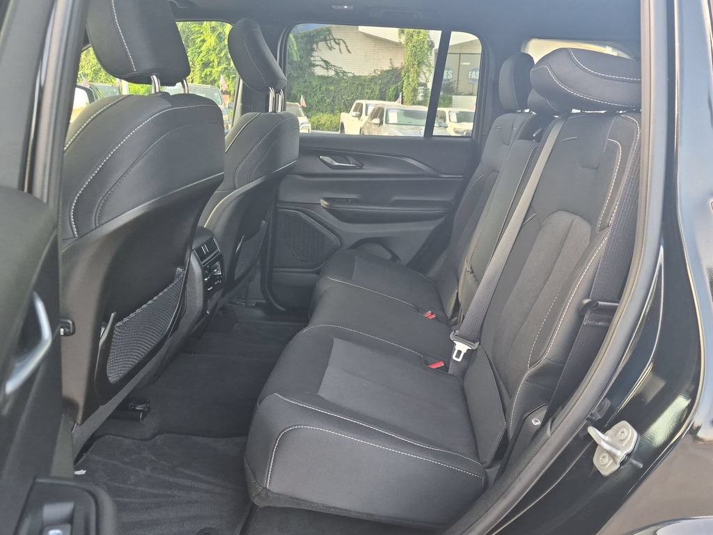 Used 2025 Jeep Grand Cherokee Laredo X RWD image 22
