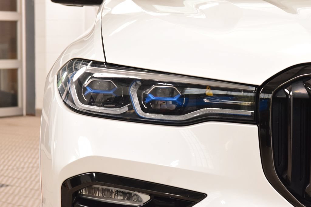 Used 2020 BMW X7 M50i w/ Dynamic Handling Package AWD/4WD image 12