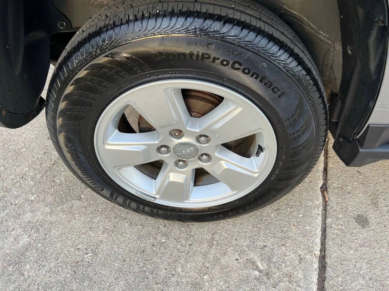 Used 2017 Jeep Compass Latitude image 37