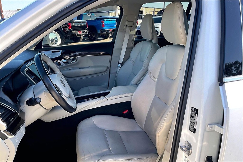 Used 2017 Volvo XC90 T6 Momentum w/ Vision Package image 18