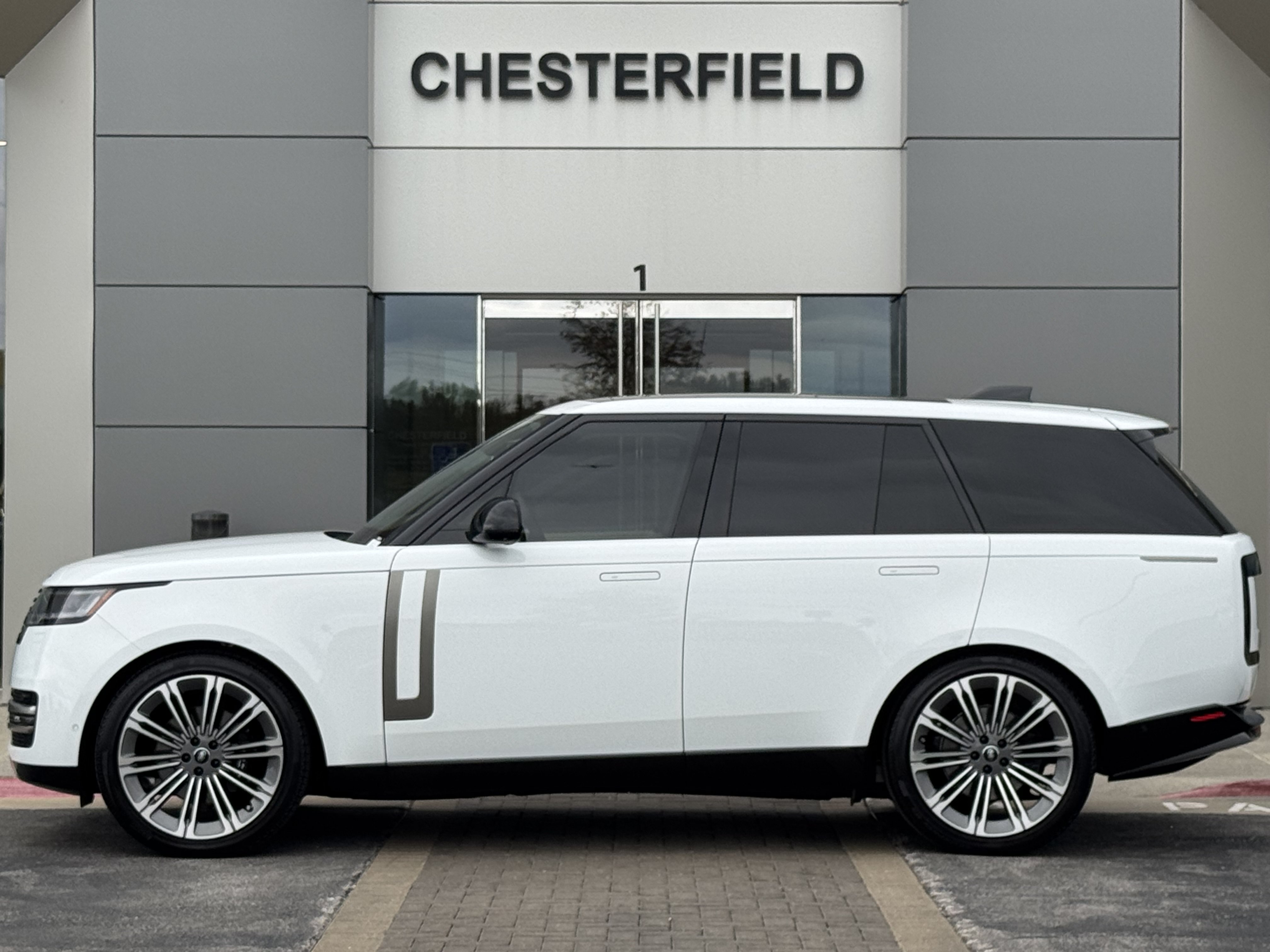 Certified 2025 Land Rover Range Rover SE AWD/4WD image 6