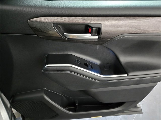 Used 2021 Toyota Highlander Platinum image 25