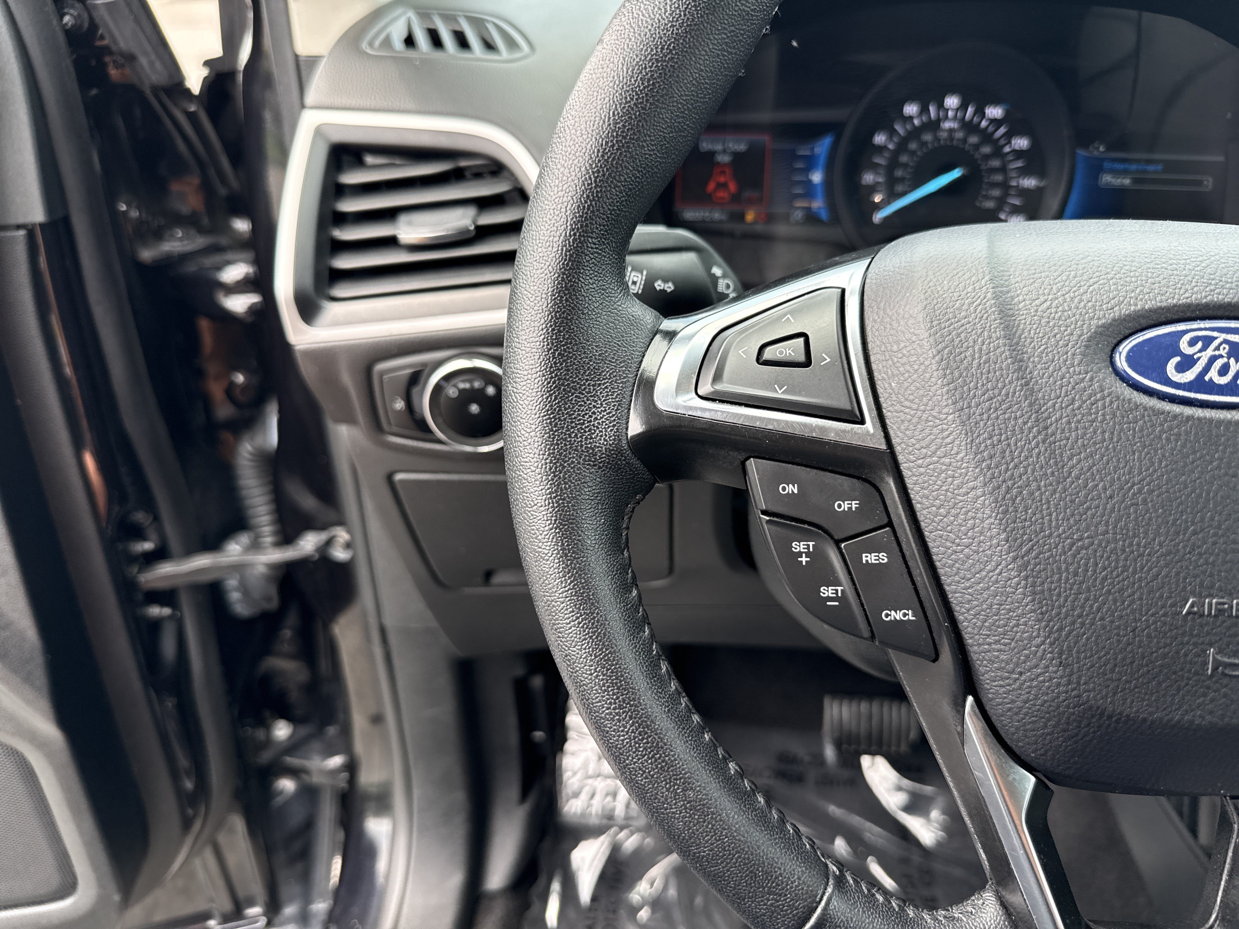 Used 2024 Ford Edge SEL AWD/4WD image 19