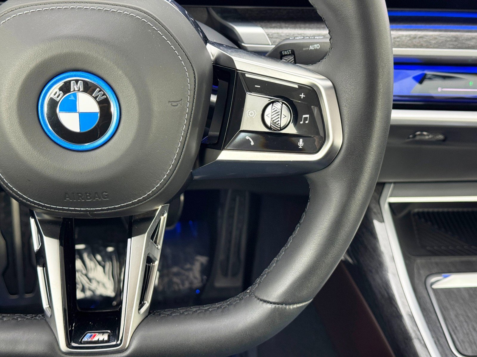 Used 2023 BMW i7 xDrive60 w/ Executive Package 2 image 22