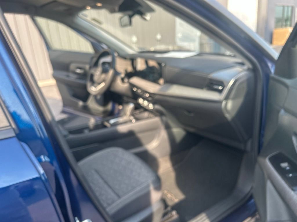 Certified 2025 Nissan Kicks SV FWD image 25