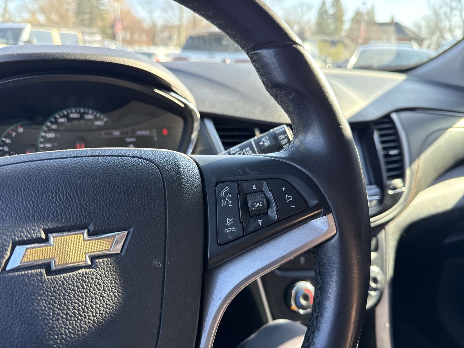 Used 2020 Chevrolet Trax LT w/ LT Convenience Package FWD image 29