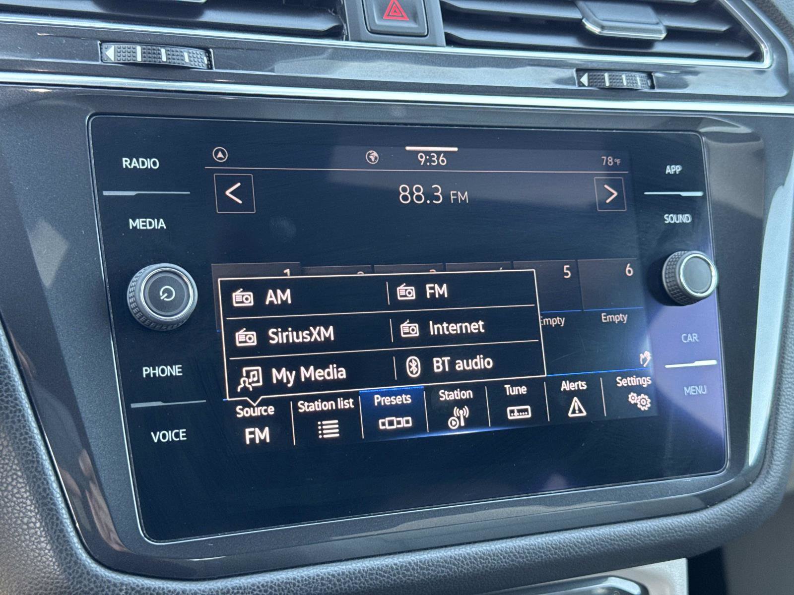 Used 2022 Volkswagen Tiguan SE R-Line image 14