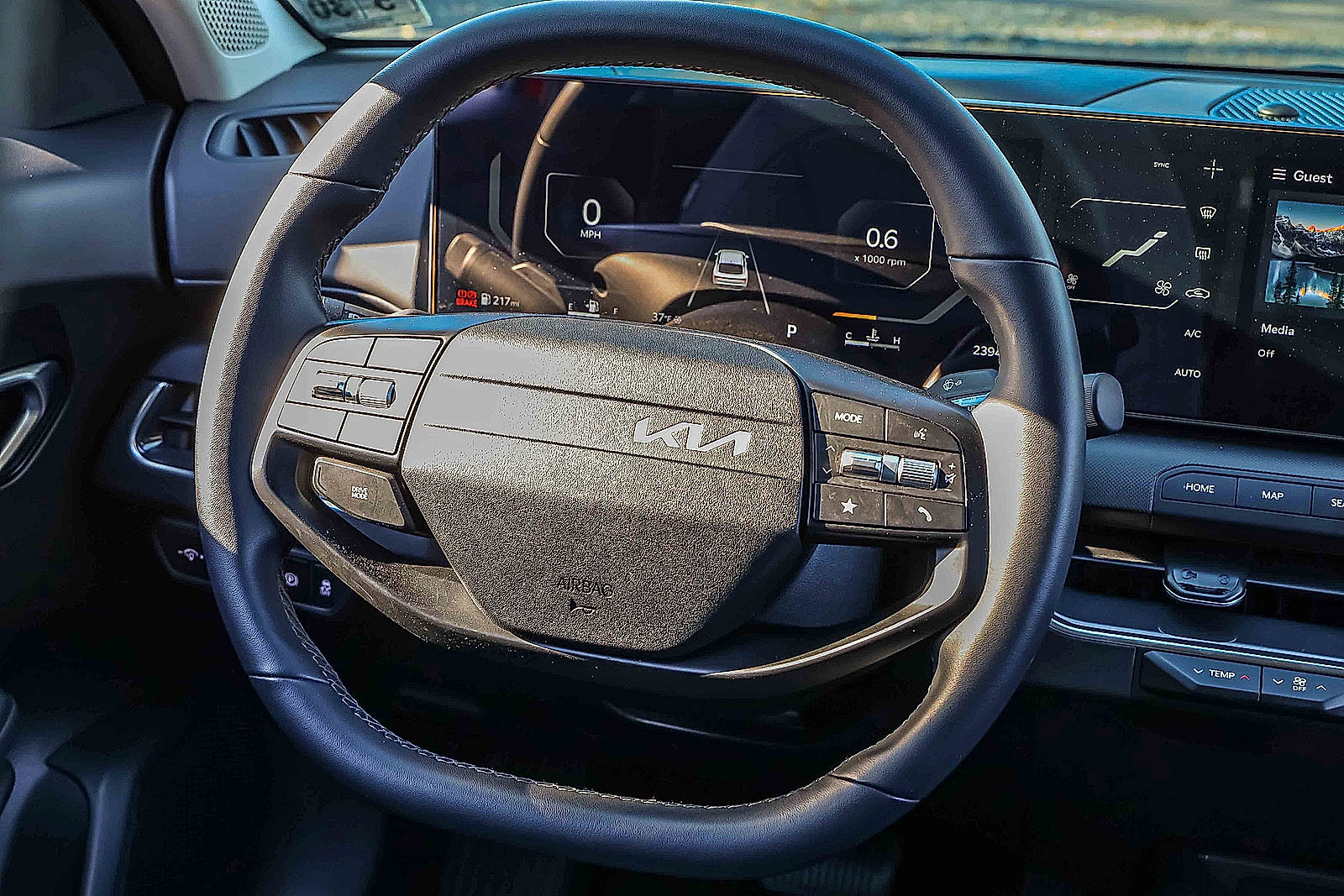 Certified 2025 Kia K4 EX image 9