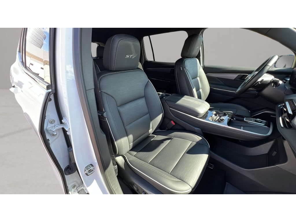 Certified 2025 Buick Enclave Sport Touring AWD/4WD image 31