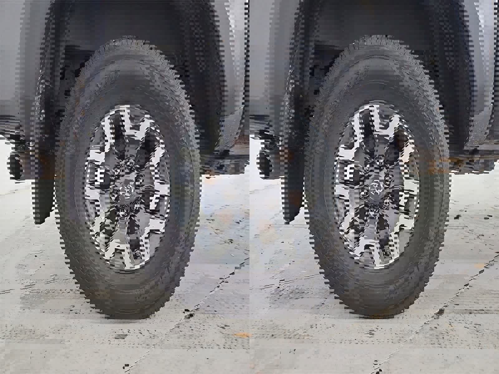 Used 2018 Toyota Tacoma TRD Off-Road image 13