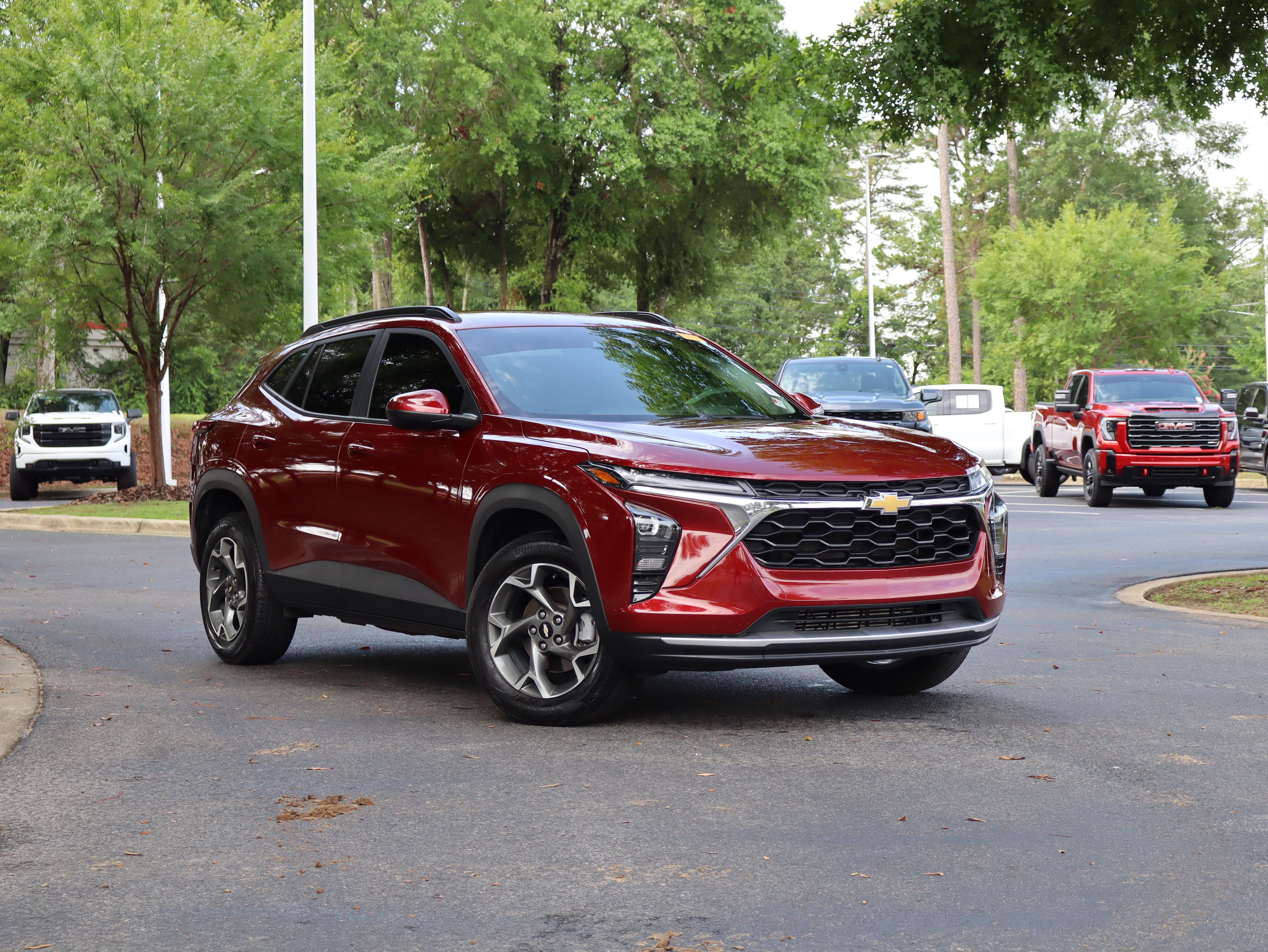 Used 2025 Chevrolet Trax LT w/ Driver Confidence Package FWD image 2