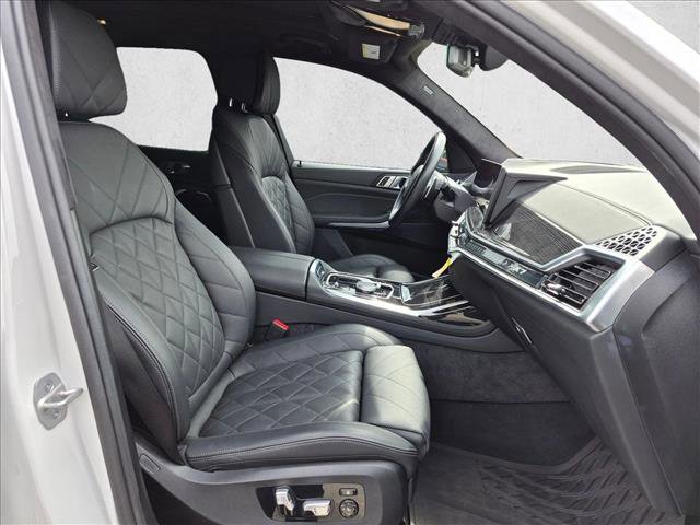 Used 2025 BMW X7 xDrive40i w/ M Sport Package AWD/4WD image 23