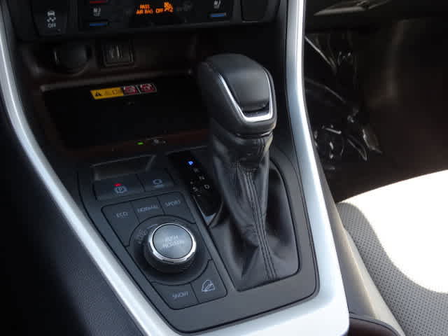 Used 2025 Toyota RAV4 Limited w/ Advanced Technology Package image 33