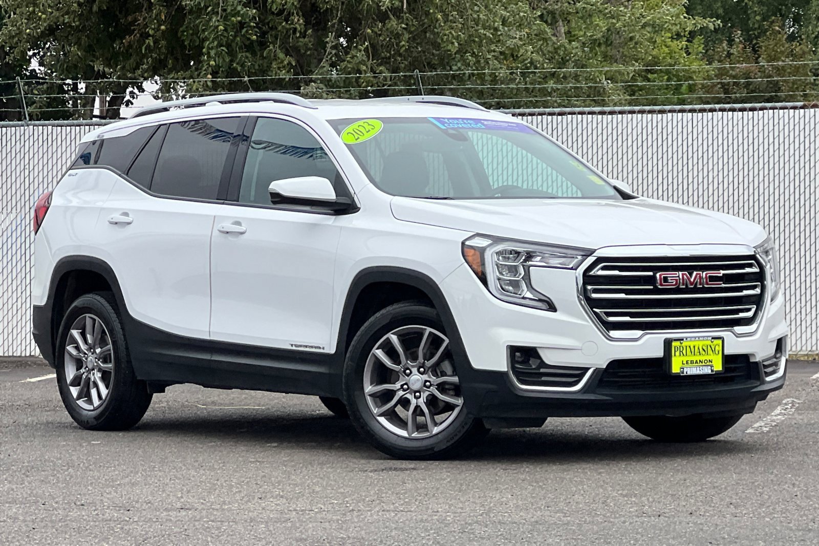 Used 2023 GMC Terrain SLT image 2